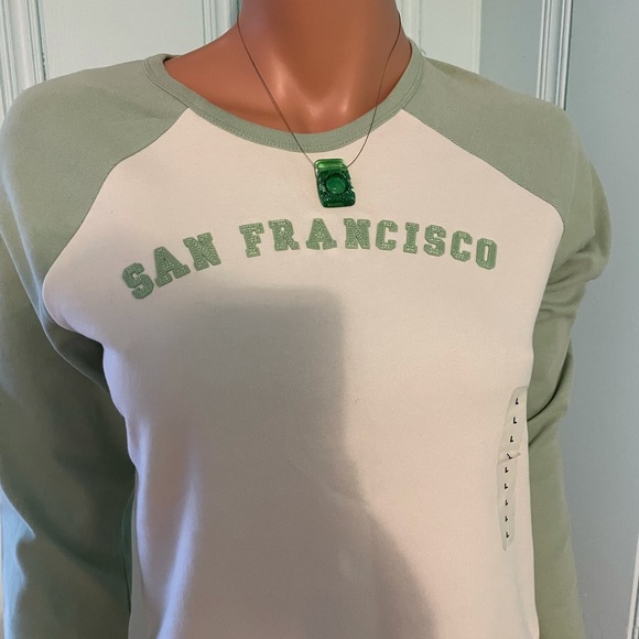 Gap top NWT San Fran logo size large - Picture 3 of 6